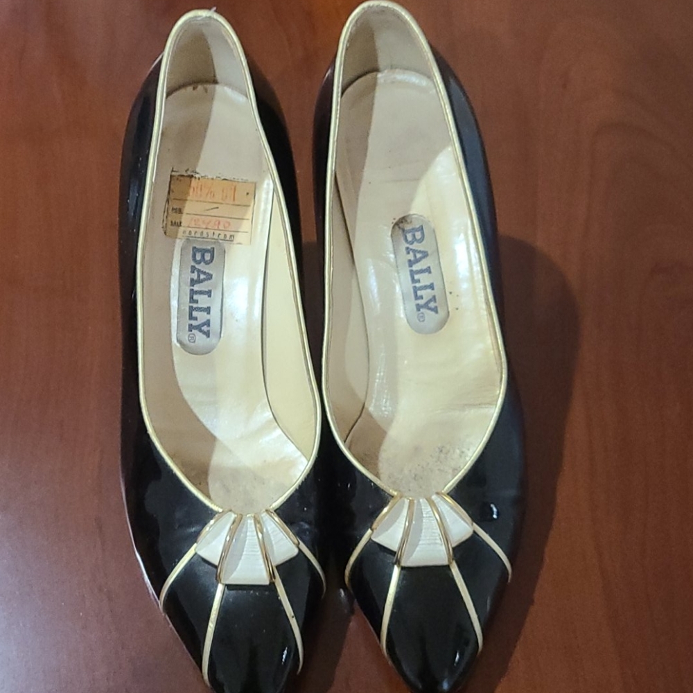 Bally Patent Leather Pearl Gold 3" Heels 6.5"
